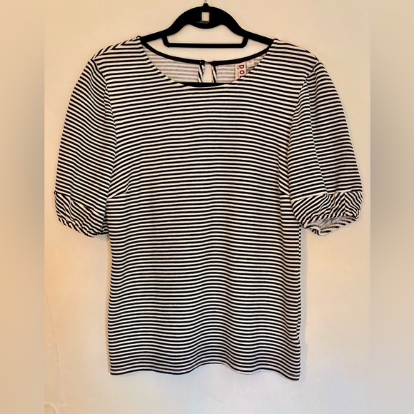 dolan Tops - Chic puff sleeve Dolan top